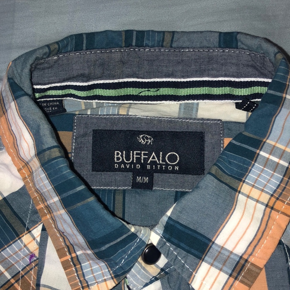 Button up - Picture 2 of 3